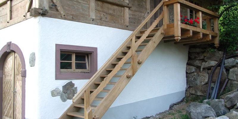 Außentreppe für ein Leibgedinghaus im Schwarzwaldstil.