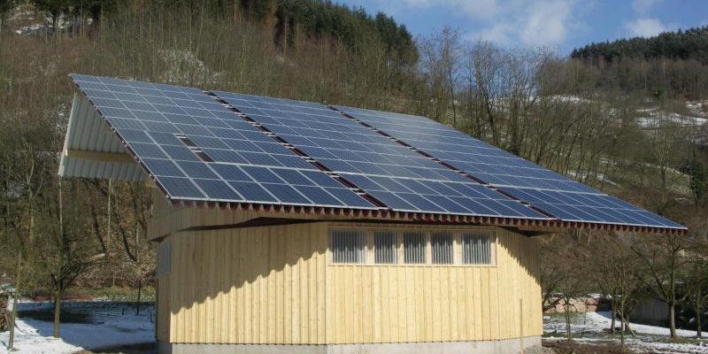 Das intelligente Nachführsystem stellt die Photovoltaikanlage im Tagesverlauf immer gen Sonne.