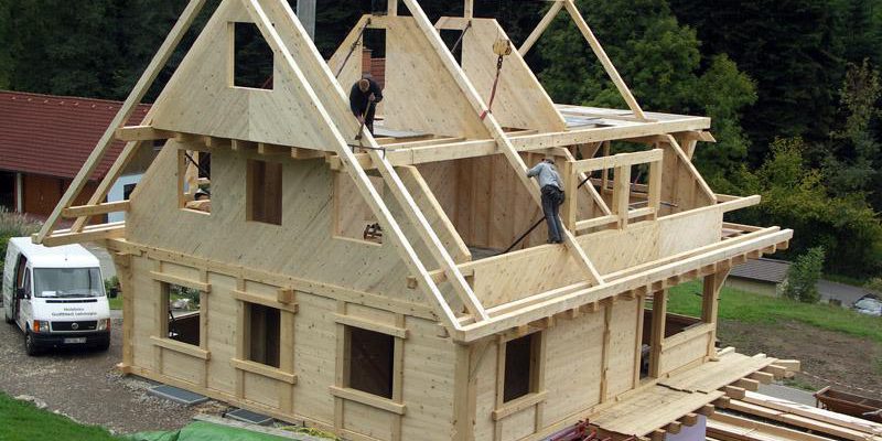 Bei der Ausführung der Arbeiten wurden 350 Festmeter Tannenholz verarbeitet,
um die 160 qm Wohnfläche zu erstellen.