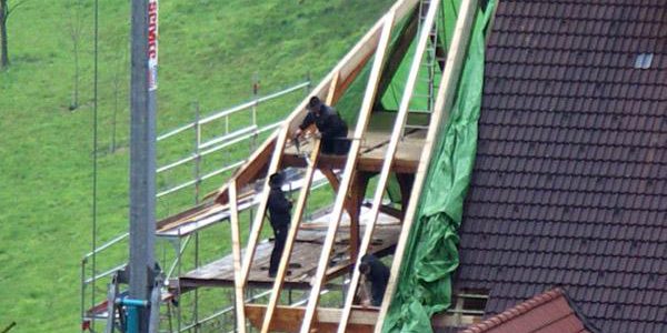 Von weitem sichtbar, der wesentlich besser geschützte Balkon.