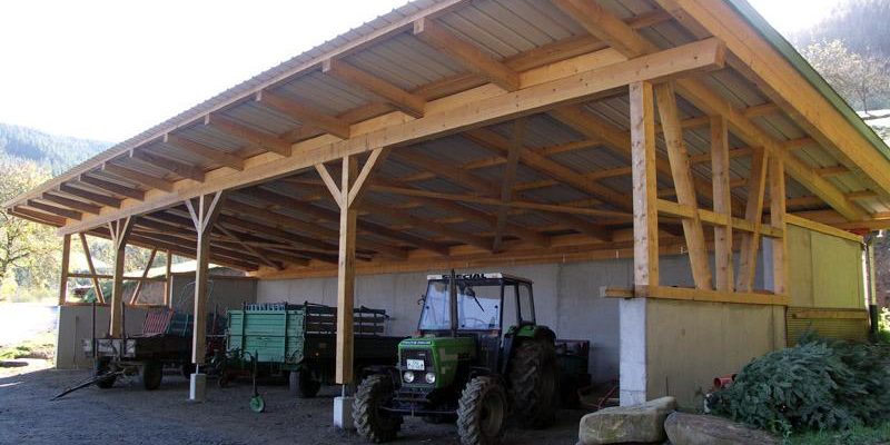 Planung und Bauleitung inkl. der Holzbauarbeiten eines Unterstellplatzes
für landwirtschaftliche Geräte.