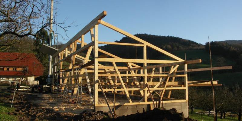 
Beim Breigenbauer in Oberharmersbach errichteten wir einen landwirtschaftlichen Geräteschuppen mit einer Trapezblecheindeckung und einer Photovoltaikanlage.